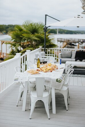 تناول الطعام بالخارج