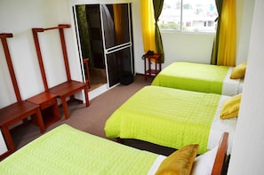 Basic Triple Room | Soundproofing, free WiFi, bed sheets - Isla Azul Hotel (Puerto Ayora)