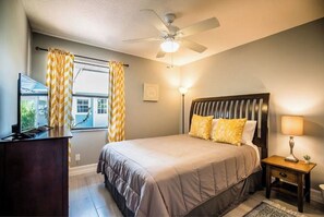 3 bedrooms, desk, travel cot, WiFi