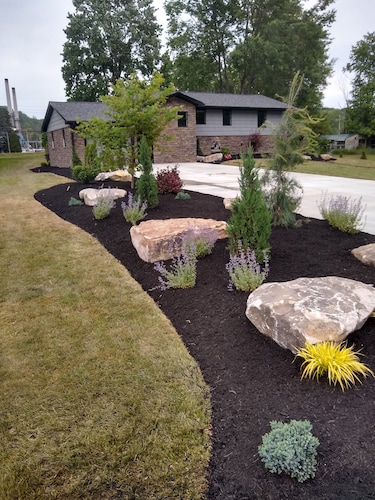 Cozy retreat minutes from town.