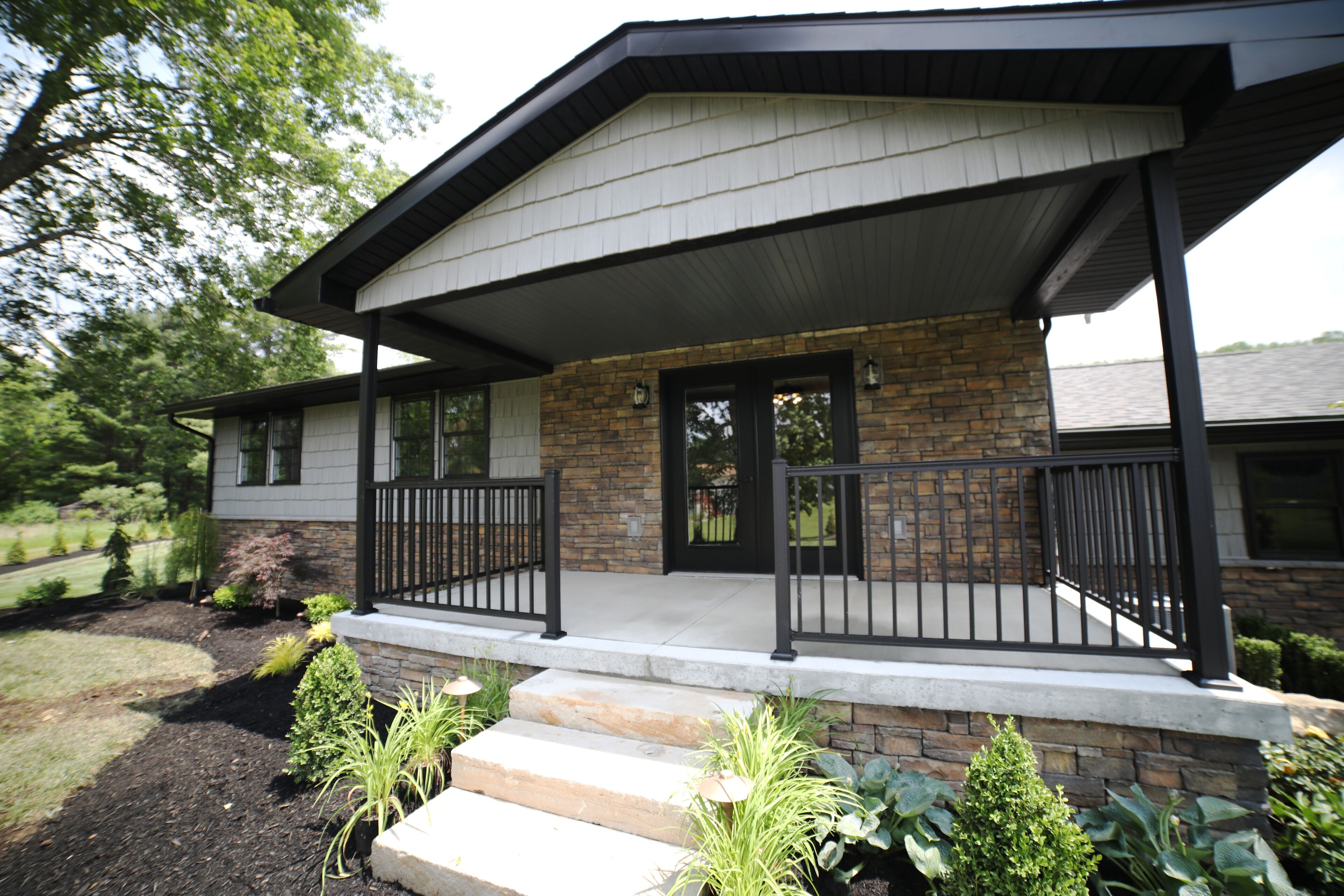 Cozy retreat minutes from town.
