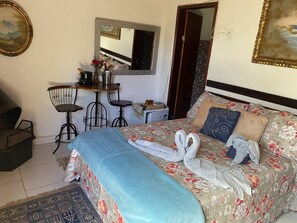 Suite de base | 1 chambre, accĂšs au Wi-Fi (inclus), literie fournie