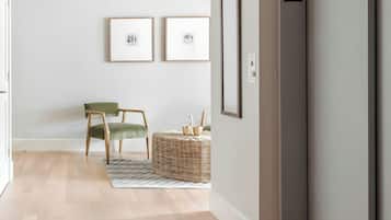Suite, 1 Queen Bed (Mobility Accessible, Transfer Shower) | 1 bedroom, individually decorated, individually furnished