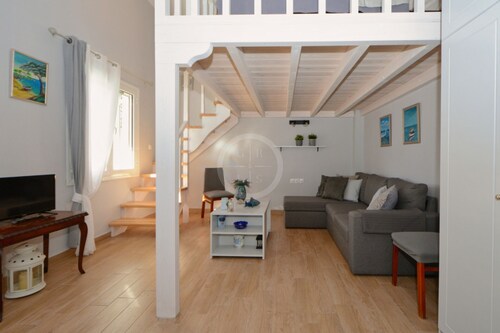 A cozy cute apartment in Mandrakia Ermioni next to the sea