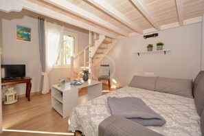 1 bedroom, iron/ironing board, free WiFi, bed sheets