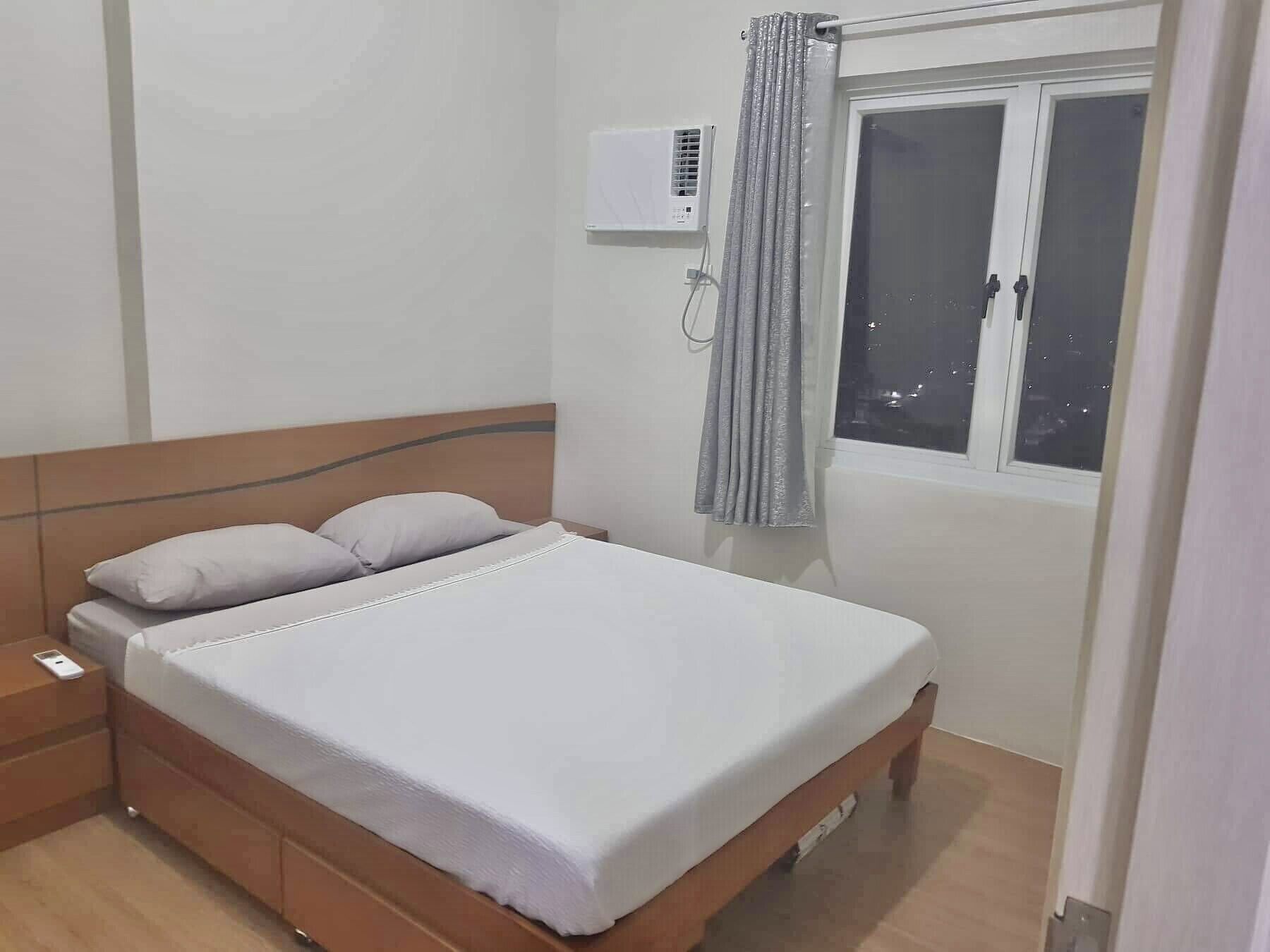 2 habitaciones, tabla de planchar con plancha, internet y ropa de cama 