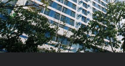 Affordable, friendly, central location, close to malls, Free parking. Furnished!