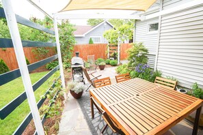 Outdoor dining - Barrington Beach 5 min Walk・Work・Relax・Play (Barrington)