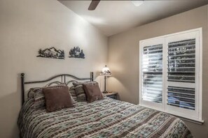 2 bedrooms, iron/ironing board, WiFi