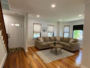 Smart TV, books - The Point Experience, 3 Bd/2.5 Bath Getaway (Newport)