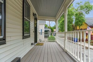 Terrace/patio - The Point Experience, 3 Bd/2.5 Bath Getaway (Newport)