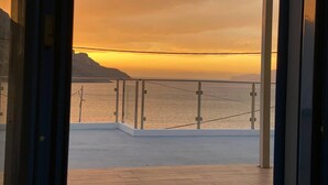 A balcony with a view of the sea and a sunset. - 1 Bed - Sleeps 2 - Balcony - Sea View - Parking (Kalymnos)