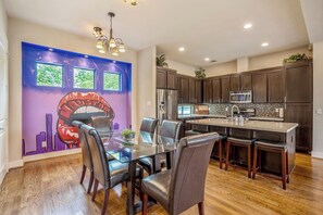 Dining - Luxurious, EADO Getaway w/ Private Graffiti Murals (Houston)