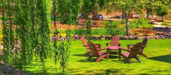 Views, views, views! Spacious home with Red Rock & Sunset Views. Near the river!