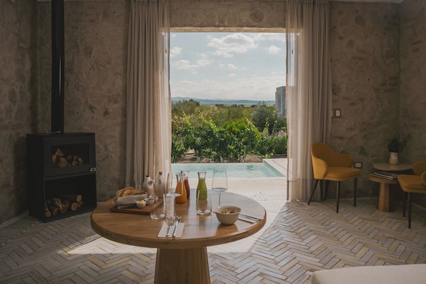 Single Chozo | Living area