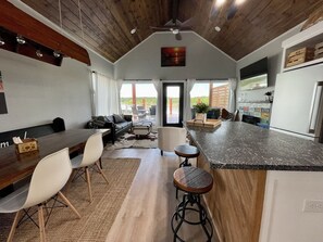 المنشأة من الداخل