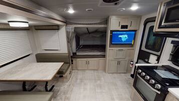 Fridge, oven, stovetop, coffee/tea maker