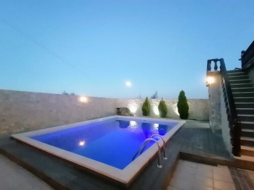 Serenity Villa - Private and secluded Pool just for you.