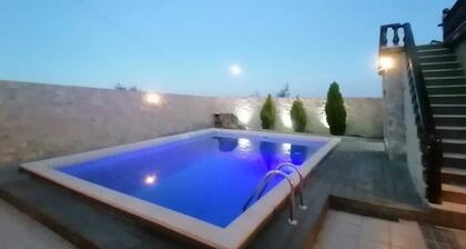 Serenity Villa - Private and secluded Pool just for you.