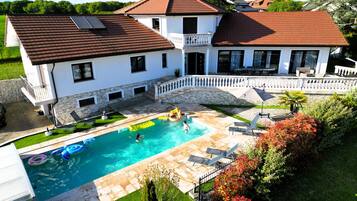 Innenpool, Außenpool
