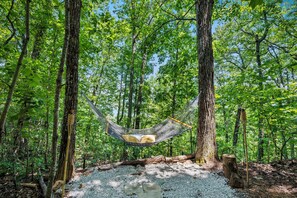 Property grounds - Romantic-Hot Tub-Dog Friendly-Private-Convenient (Pigeon Forge)