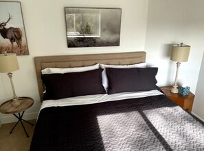 1 chambre, fer et planche à repasser, Wi-Fi gratuit, draps fournis