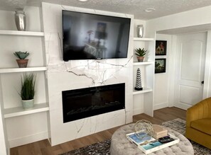 Smart TV, chimenea, Netflix y Hulu 