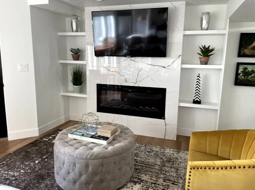 Smart TV, fireplace, Netflix, Hulu