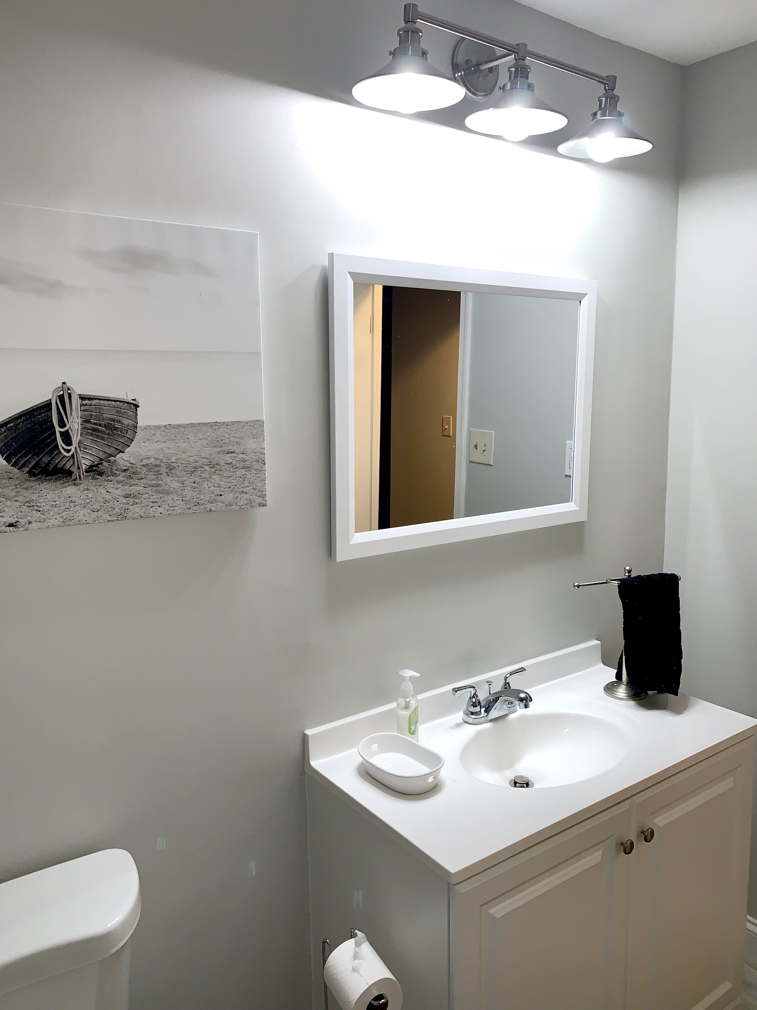Combined shower/tub, towels, soap, toilet paper