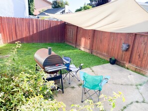 Outdoor dining - Cozy 3BDR Home With King Size Bed - SFO/OAK/SJ (Union City)