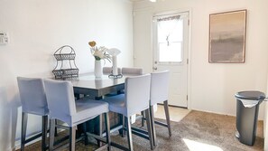 Dining - Cozy 3BDR Home With King Size Bed - SFO/OAK/SJ (Union City)