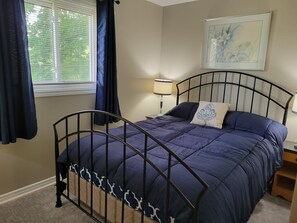 3 bedrooms, desk, iron/ironing board, free WiFi