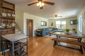 Smart TV, fireplace, books, stereo