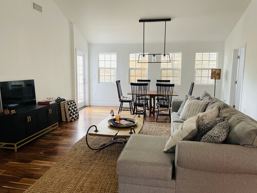 Downtown Los Olivos 3 Minute Walk to Wine Tasting Rooms! Fantastic Spacious Home