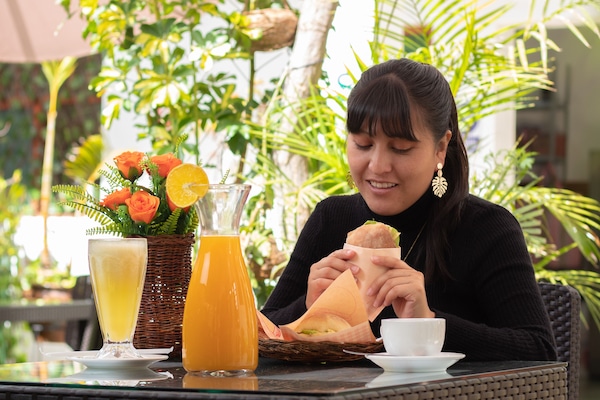 Free daily continental breakfast