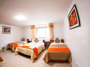 Classic Triple Room | Desk, laptop workspace, free WiFi, bed sheets - Sumaq Dreams (Ayacucho)