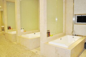 A hotel bathroom with three separate sinks and a large bathtub. - Qing Shui Wan Business Club (Rongcheng)