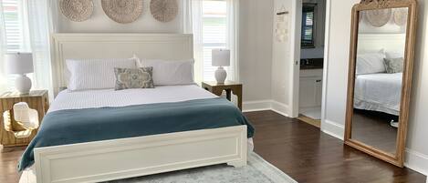 3 habitaciones, caja de seguridad en la habitación y escritorio