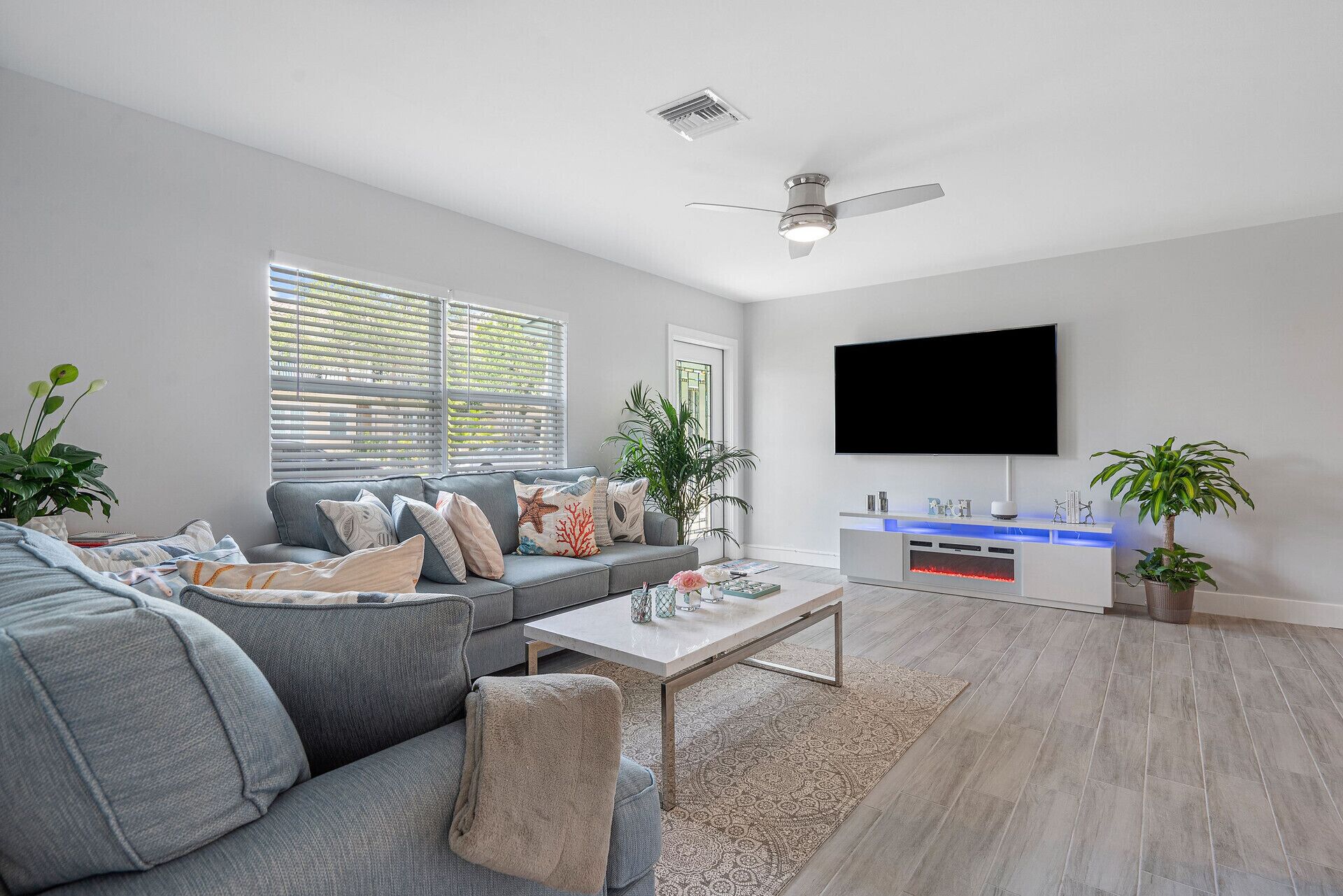 Family Beach Retreat with Hot Tub, 4 min From Atlantic Ave., Beach, Boca & More!