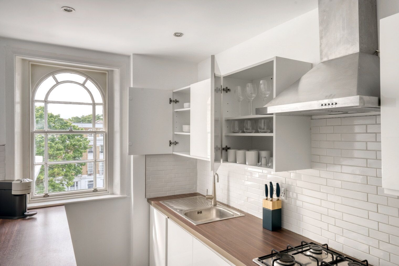 Kühlschrank, Mikrowelle, Ofen, Geschirrspüler