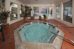 Outdoor pool, a heated pool - LABOR DAY SPECIAL! Beautiful Resort minutes from Las Vegas Strip! (Las Vegas)