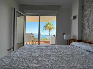 2 bedrooms, iron/ironing board, travel crib, free WiFi - MI CAPRICHO, Beach Front Apartment P.14 3ºB (Mijas)