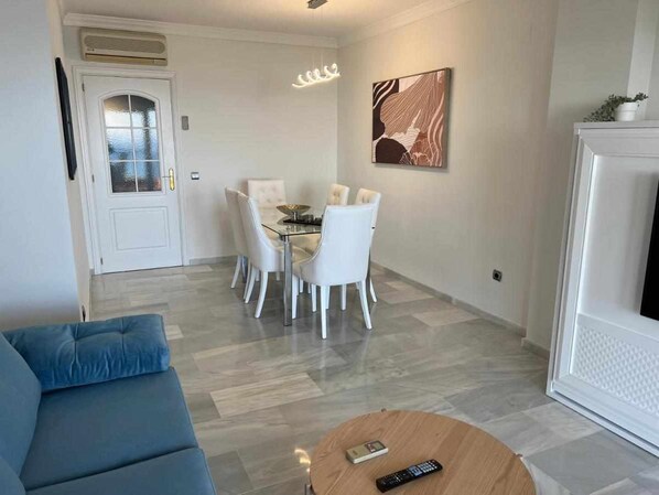 TV - MI CAPRICHO, Beach Front Apartment P.14 3ºB (Mijas)
