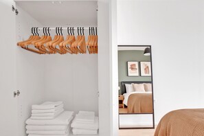 1 chambre, fer et planche à repasser, Wi-Fi, literie fournie