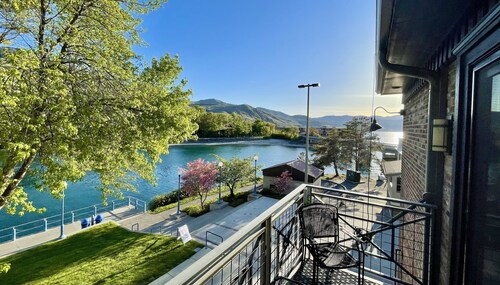 The Landing 201 Luxury King Suite with Balcony