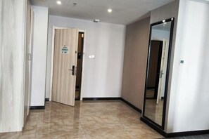 Interior - Jinse Fashion Hotel (Alxa Left Banner)