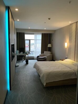 Room - Jinse Fashion Hotel (Alxa Left Banner)