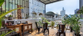 HoLo Central Saigon - Serviced HomeStay