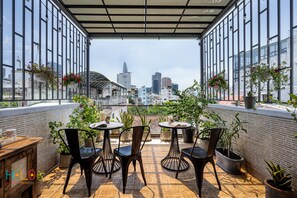 Rooftop terrace - HoLo Central Saigon - Serviced HomeStay (Ho Chi Minh City)