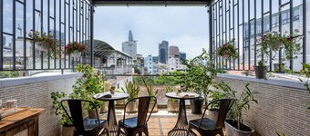 HoLo Central Saigon - Serviced HomeStay